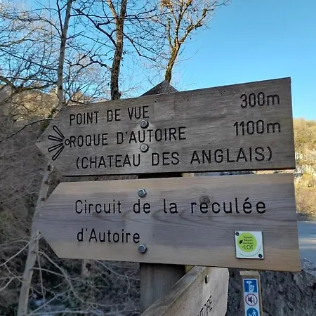 Nyaraló Character In Close To Rocamadour
